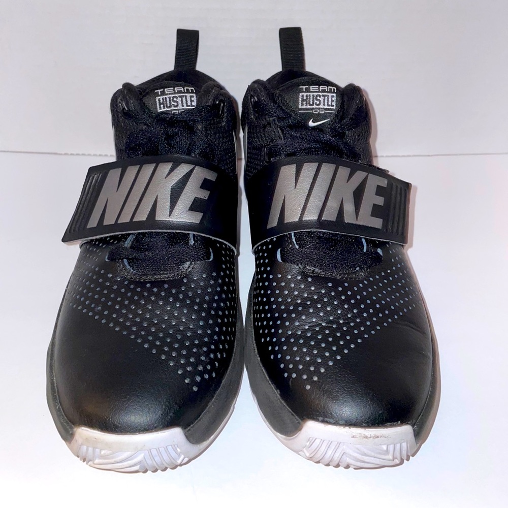 Boys Nike Team Hustle shoes